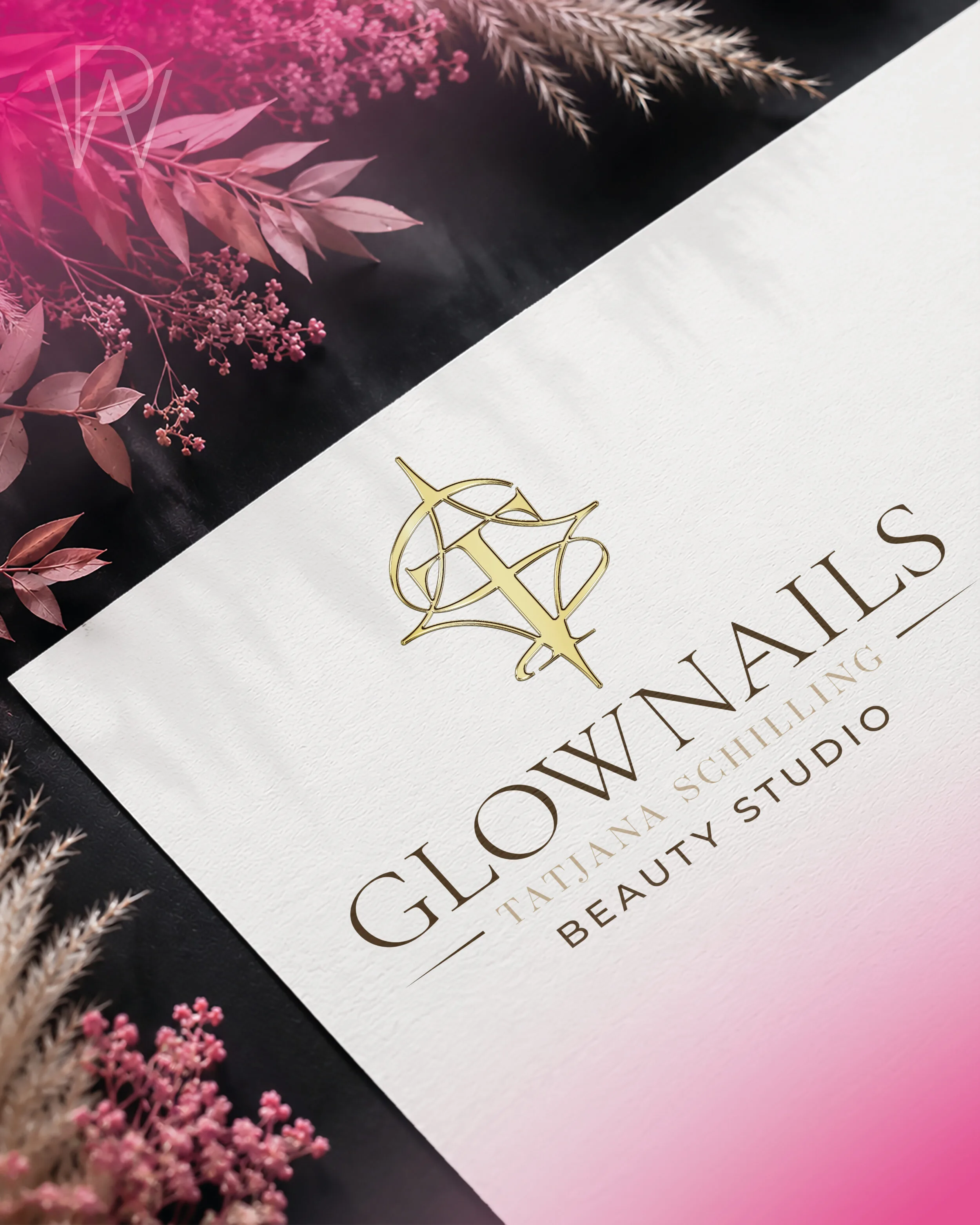 Glownails by Tati Schilling